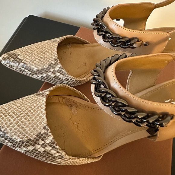 COACH Heeled Pumps - Picture 9 of 14